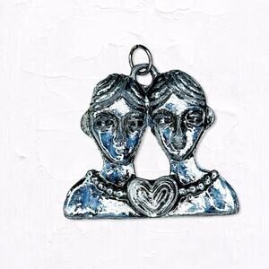 6327. Creepy Twins Pendant Ladyface